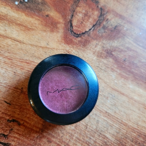 Mac Cranberry eyeshadow - Picture 5 of 10